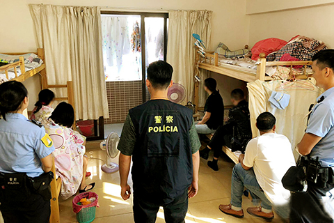 <b>治安警在北京街及波爾圖街 查獲兩間非</b>