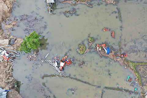 <b>印尼海嘯死亡升至373人</b>