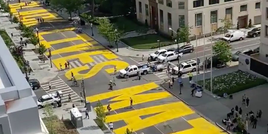 美国华盛顿特区设立新路牌支持非裔民权