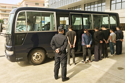 <b>三日內破四宗偷渡案 海關拘十七名非法</b>