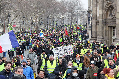 <b>法「黃背心」重返街頭 馬克龍譴責暴力</b>