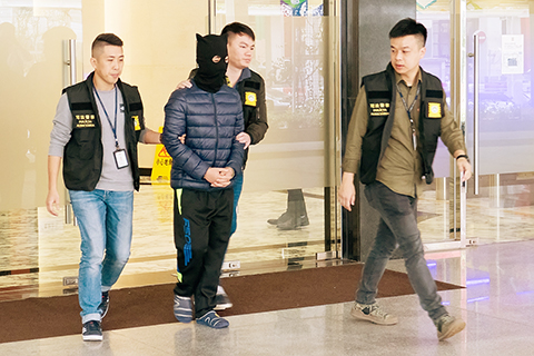 <b>多次向女事主追求被拒 竟藉機登門施暴 </b>