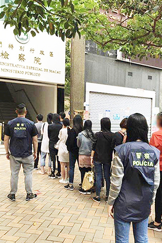 <b>警在祐漢新村第一街揭破賣淫活動 拘六</b>