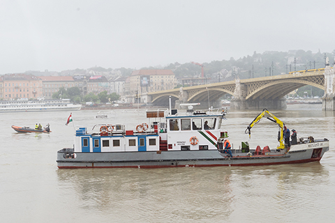 <b>匈兩遊船多瑙河相撞 釀7韓人亡多人失</b>