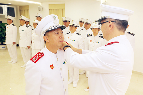 <b>黃文忠與黃偉文 就任副海關關長及助理</b>