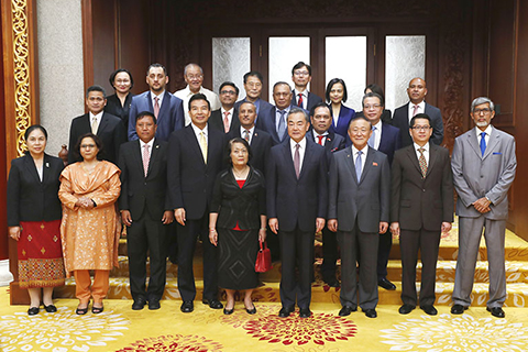 <b>王毅:華著重周邊外交 真心交朋友恒心</b>