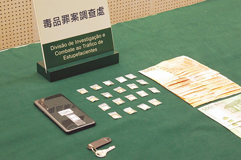 <b>日薪一千五百元在夜場散貨 港青「等錢</b>