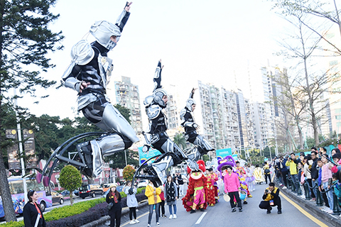 <b>幻彩大巡遊在西灣湖廣場閉幕演出 呈獻</b>