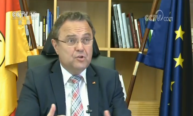 国际社会期待两会新举措增强世界发展信心