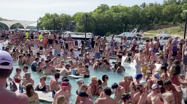 还在忙着甩锅!美国确诊病例超400万 最近新增100万只用15天