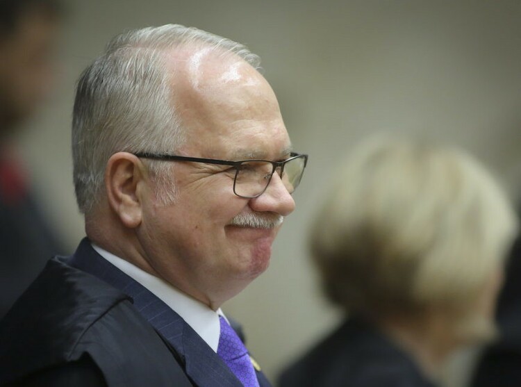 巴西联邦最高法院叫停进口手枪零关税政令