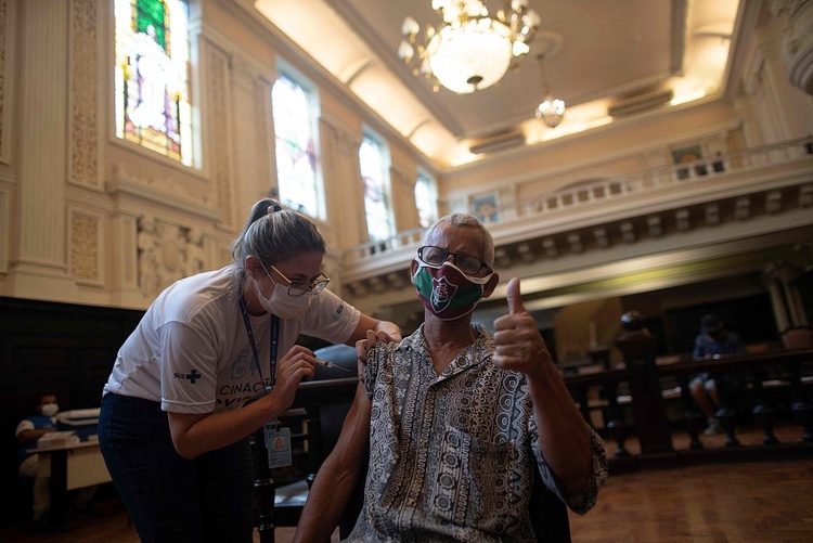 美媒:巴西小城全城接种中国疫苗 成果为世界带来希望