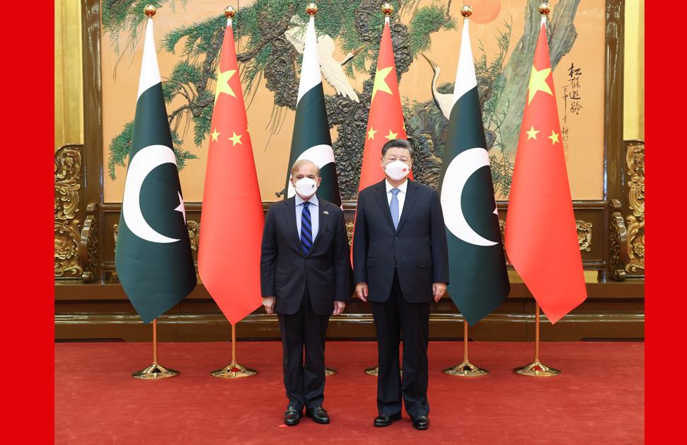 习近平会见巴基斯坦总理