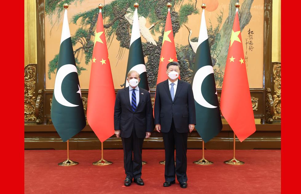 习近平会见巴基斯坦总理