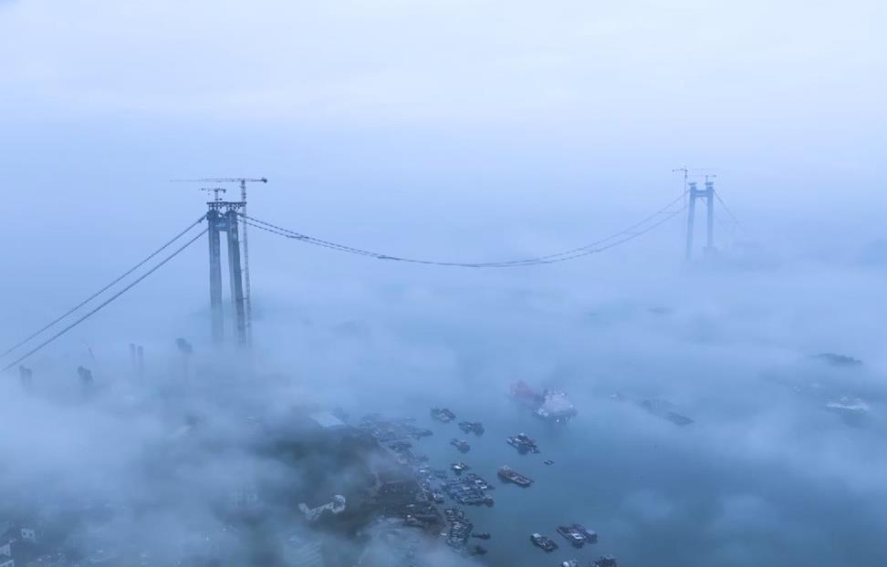绝美!航拍平流雾下的龙门跨海大桥