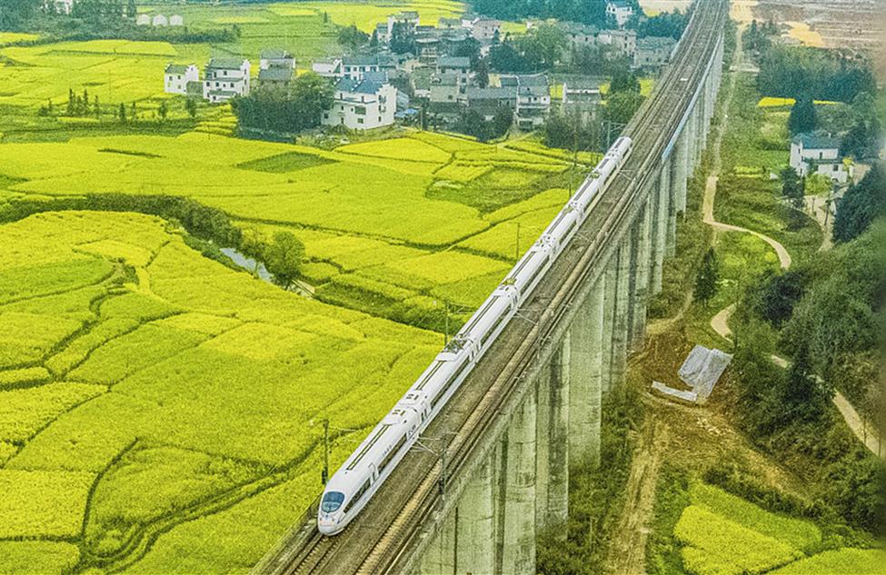 中国多地开通旅游专列 为文旅市场增添