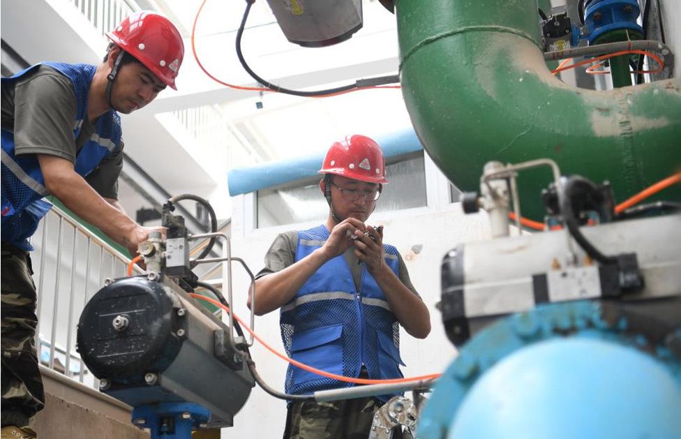 加紧灾后重建 尽快恢复生产生活秩序