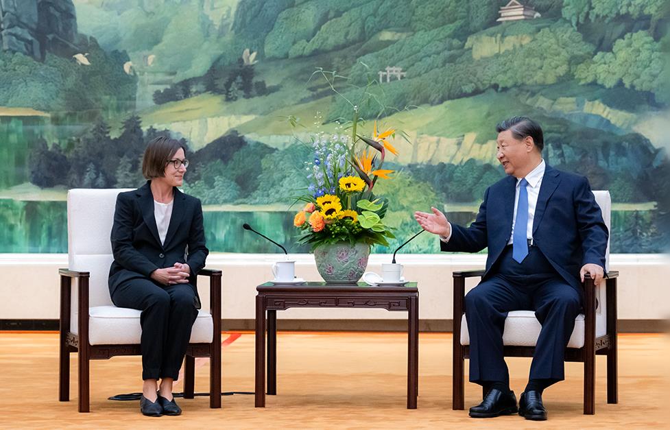 <b>习近平会见红十字国际委员会主席</b>