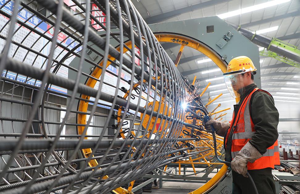 致敬奋斗者!建设者奋战一线 护航重点