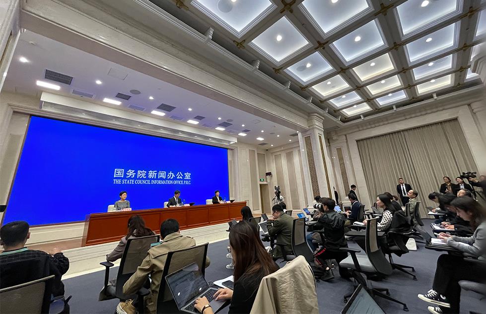 <b>前三季度我国工业经济平稳运行 产业结</b>